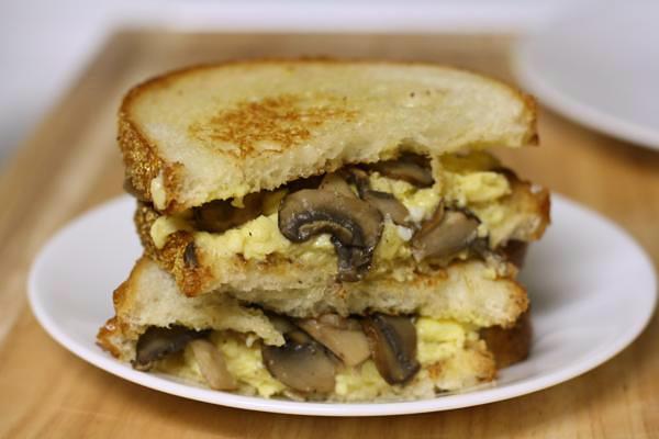 scrambled egg and mushroom sandwiches